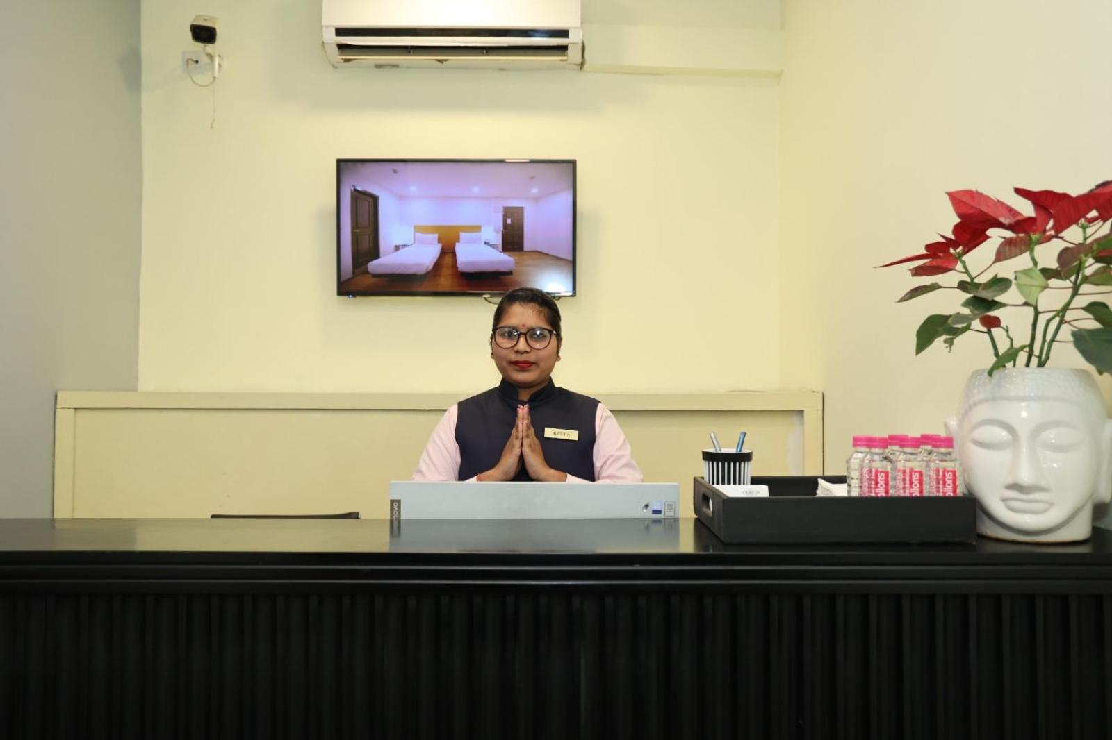 Crayon Hotels Gandhinagar Zewnętrze zdjęcie