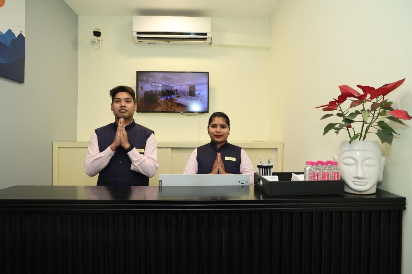 Crayon Hotels Gandhinagar Zewnętrze zdjęcie