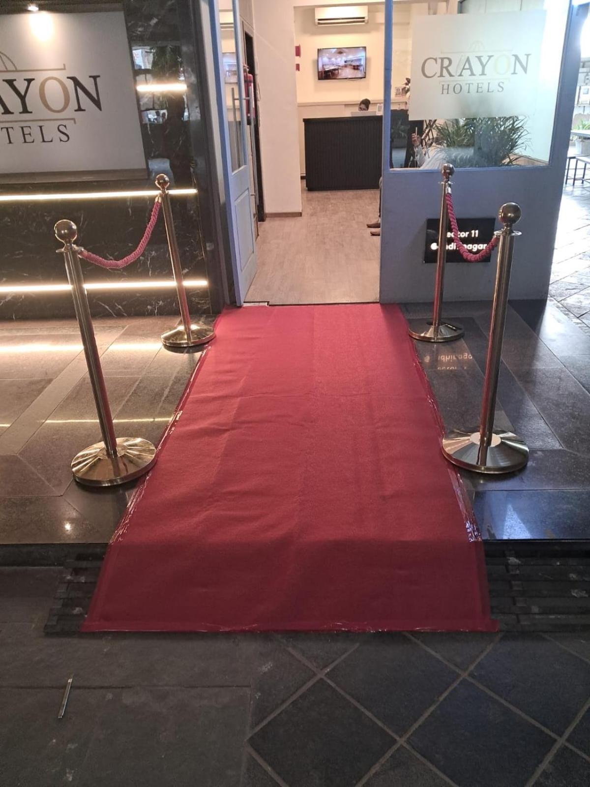 Crayon Hotels Gandhinagar Zewnętrze zdjęcie